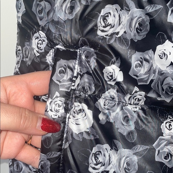 Betsey Johnson Reversible Black and White Floral Vest - Picture 3 of 8